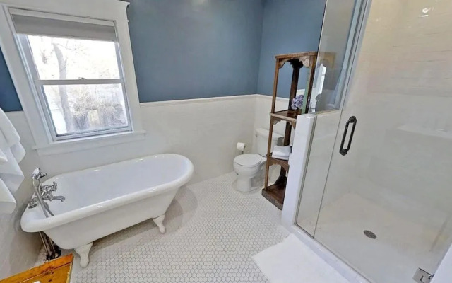 Linden Hills Luxury Charmer