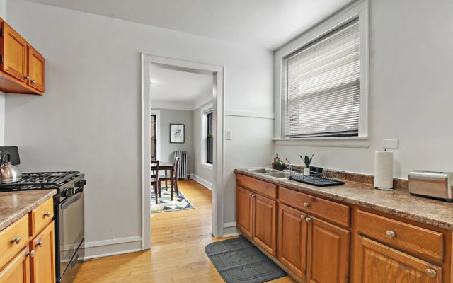 1BR Vibrant Apt - Montrose 2E