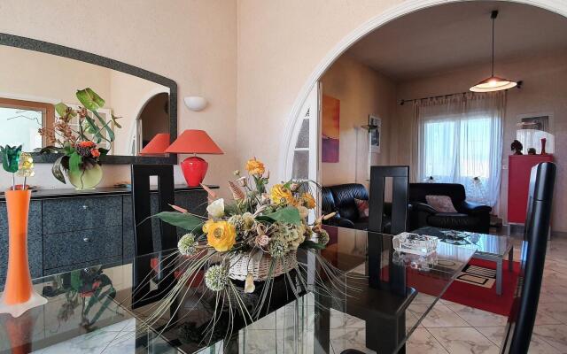 Majestic Villa in Homps With Private Pool