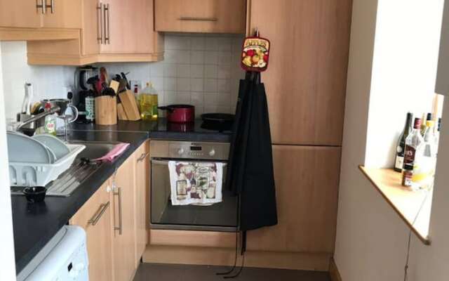 Spacious Ifsc 2 Bedroom Flat With Balcony
