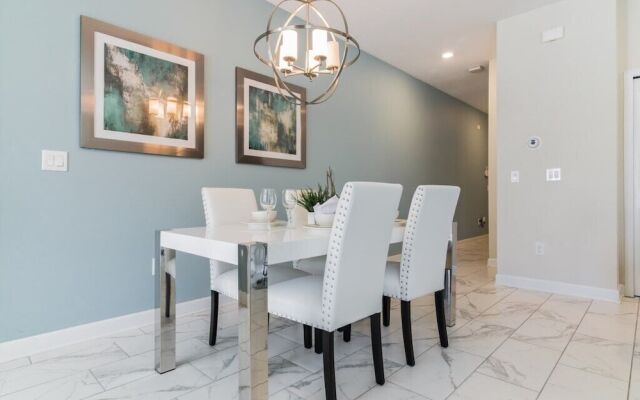 Beautiful 4Bd Pool TH, Storey Lake-4815DS