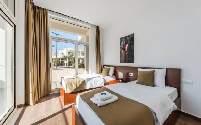 Spacious Apartment by the Beach - Tulipani