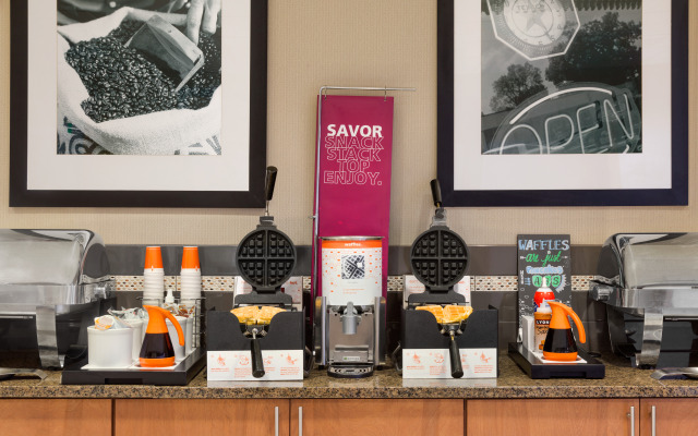 Hampton Inn & Suites Phoenix Glendale-Westgate