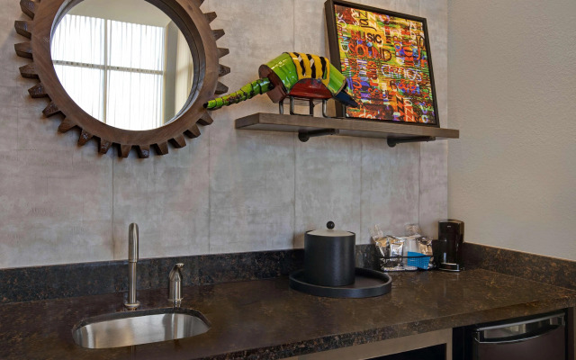 Hampton Inn & Suites Austin @ The University / Capitol