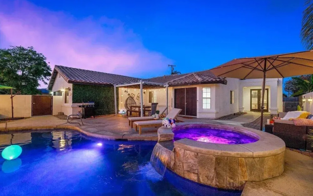 Relaxing 4BR Retreat w/ Refreshing Pool