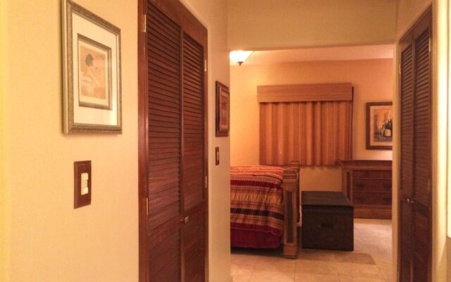 Playa Villa - 2 Br condo by RedAwning