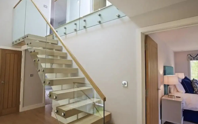 3 the Drive, Hillfield Village
