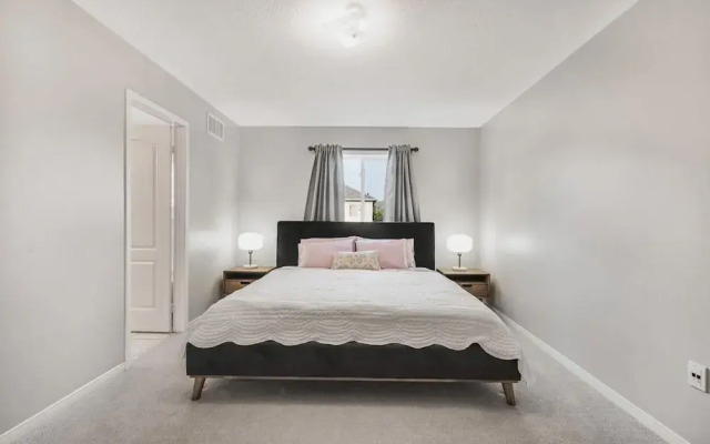 Spacious Whitby Haven 3BR Home Parking