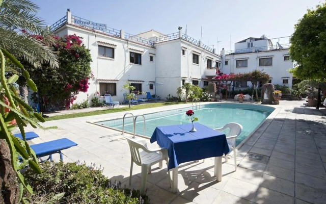 Room in Apartment - One Bedroom Apartment - Just 800 m From the Beach