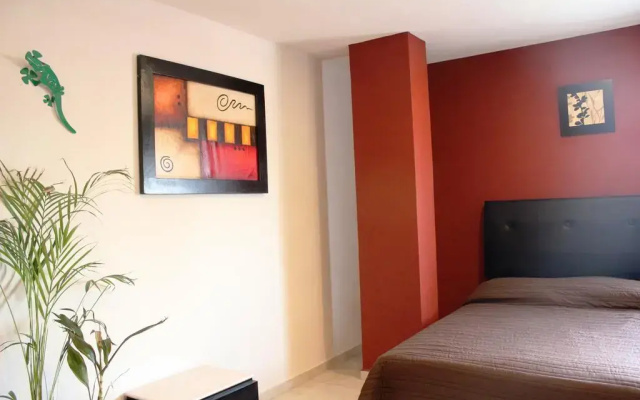 Hotel Leones