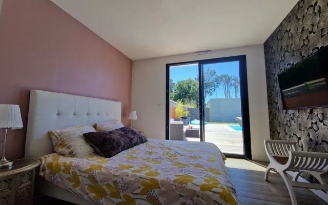 Beautiful House With Heated Pool, Ploemeur