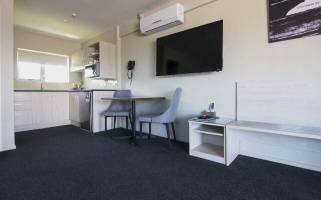 Ellerslie Palms Motel
