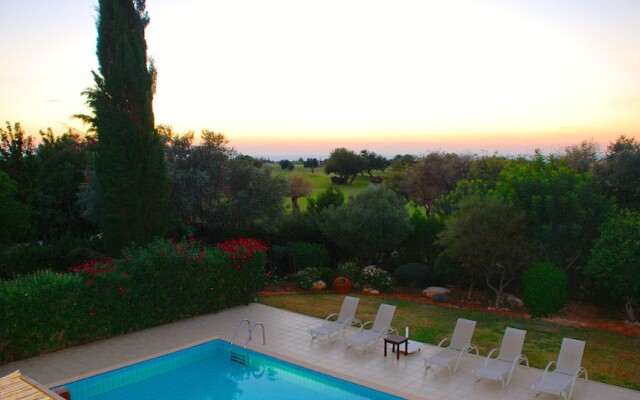 3 bedroom Villa Tala 67 with private pool and golf course views, Great for families, near Aphrodite Hills Resort village