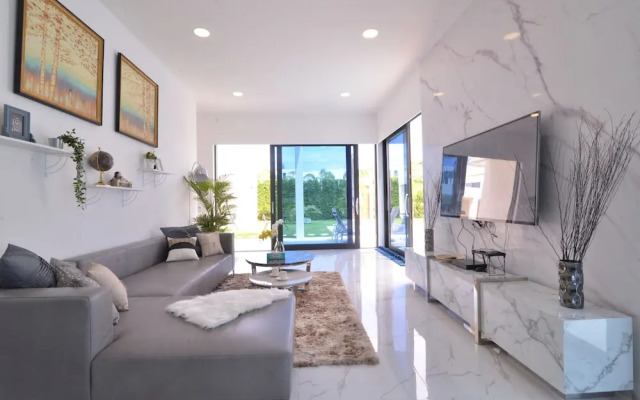 Villa with Shared Pool in Central Pattaya - Palmc16