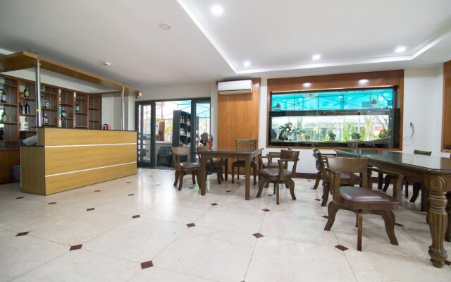 Sunny Hotel and Apartment