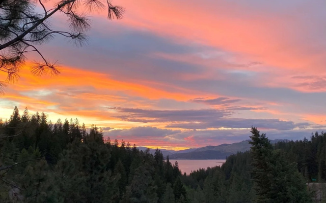 Columbia Point Resort