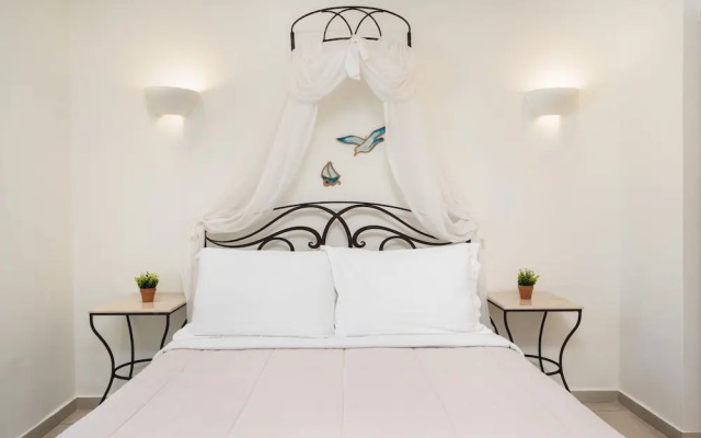 Pithos Apartments