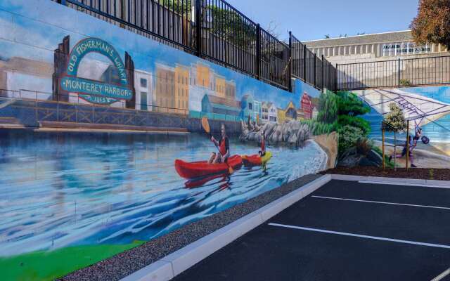 Hampton Inn & Suites Marina