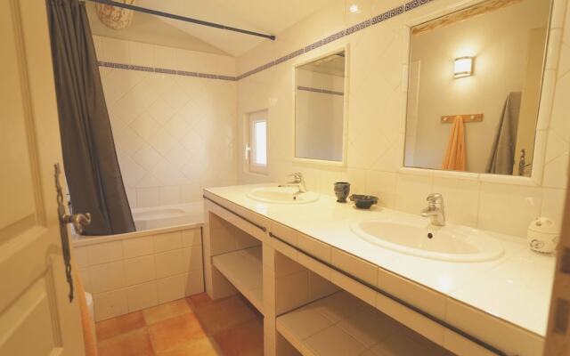 VILLAS DU LUBERON - Le Mas des Vignes