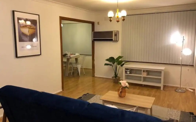 Campbelltown Holiday Home 3 Bed & Parking