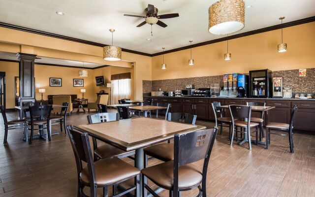 Red Roof Inn & Suites Sulphur Springs