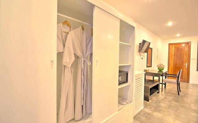 La Residence Blanc DAngkor