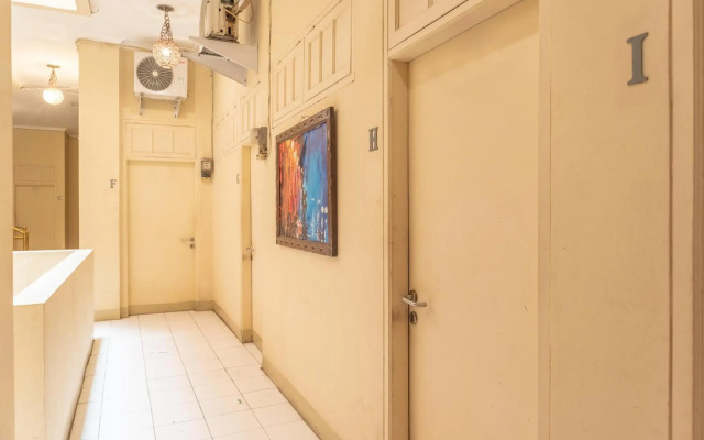 OYO 1111 Pasar Baru Inn
