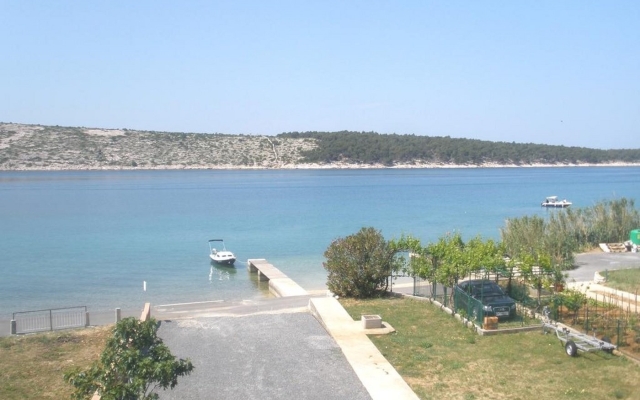 Holiday house Pet - 20m from the sea: Barbat, Island Rab