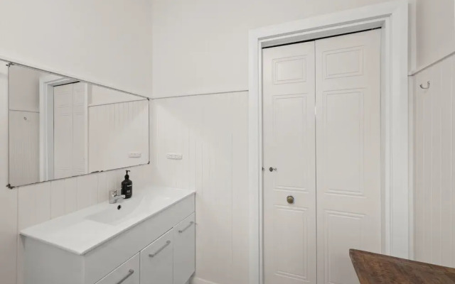 Stylish 3 Bedroom Townhouse - Hobart CBD