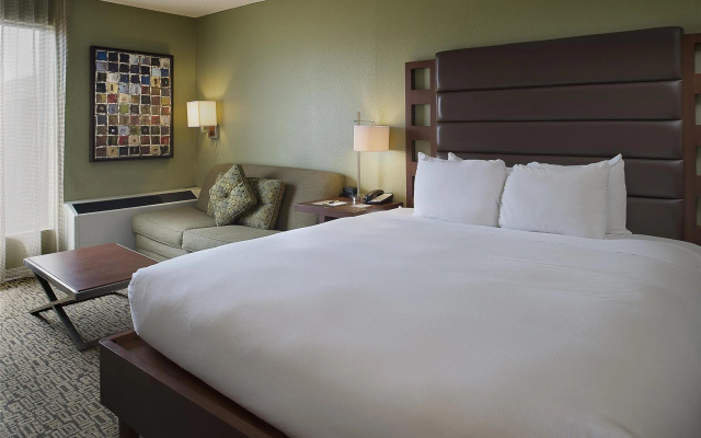 DoubleTree by Hilton Collinsville - St. Louis