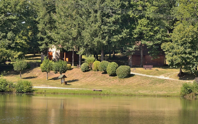 Serene Holiday Home in Cussac with Private Terrace, Barbeque