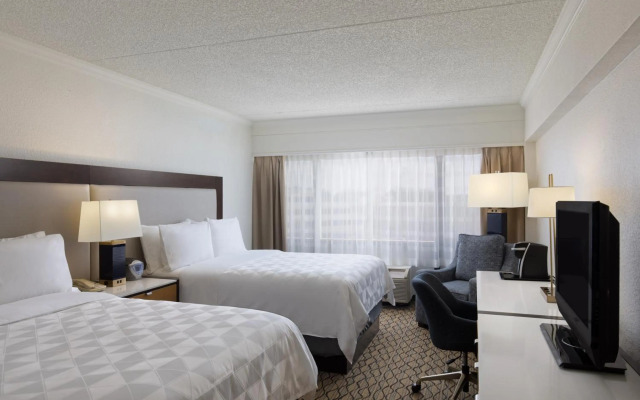 Holiday Inn Clark - Newark Area by IHG