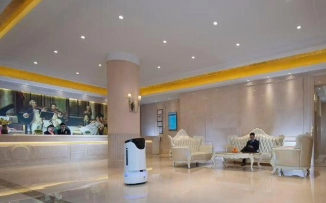 Vienna International Hotel (Zhaoqing Center Lake-view)