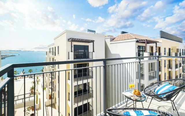 LUX  The La Rive Sea View Suite