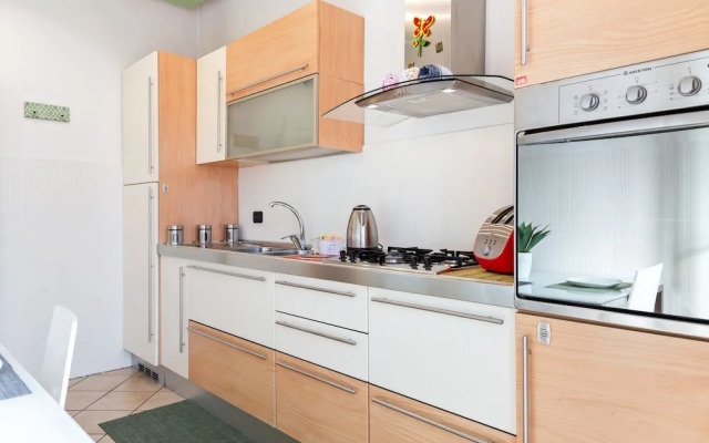 Bright flat next to the Vomero