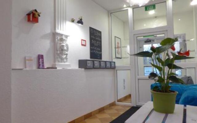 FlyFly Hostel