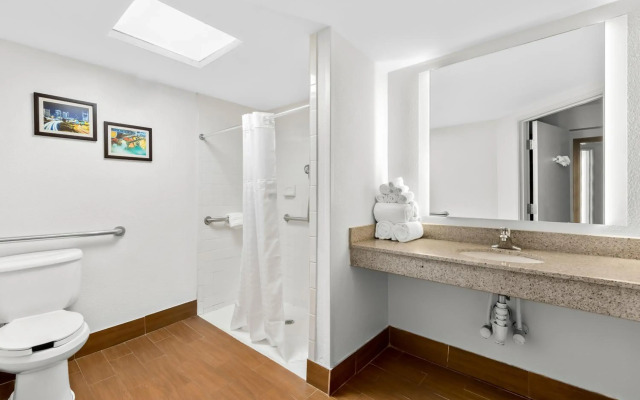 Comfort Inn & Suites Nashville Near Tanger Outlets  I-24 Antioch