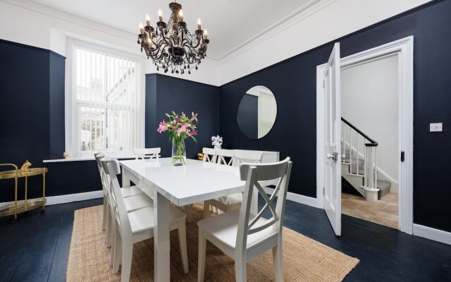Luxurious 4 Bed House - Sleeps 8