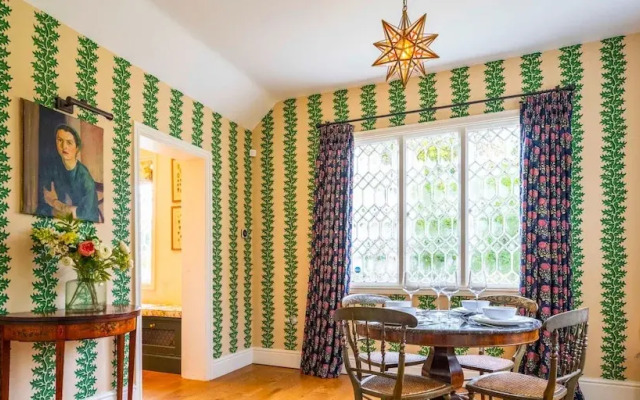 Luxurious Vineyard Hideaway At Stanlake Park