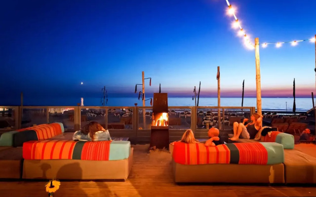 Spacious Lodge With 2 Bathrooms, Near the Sea