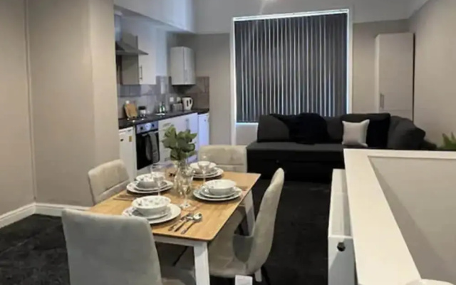 4 bed Studio in Rhyl With Parking - Close to Beach — фото 2