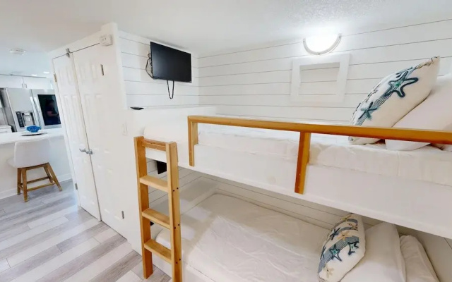Destin Towers 113 2 Bedroom Condo