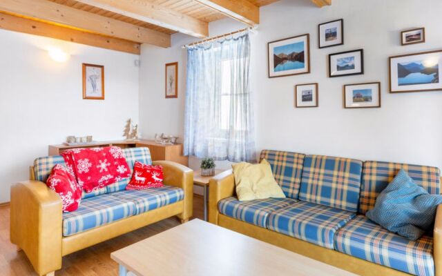 Holiday Hill 42404