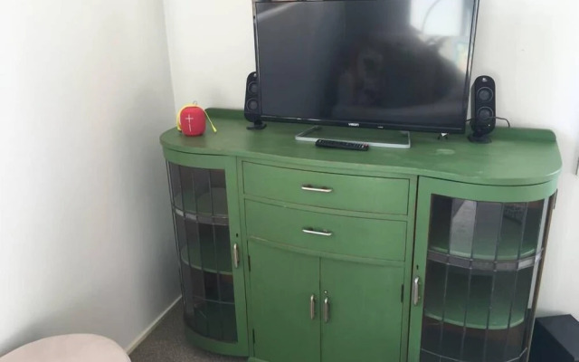 Sunny Holiday Home Near the Beach