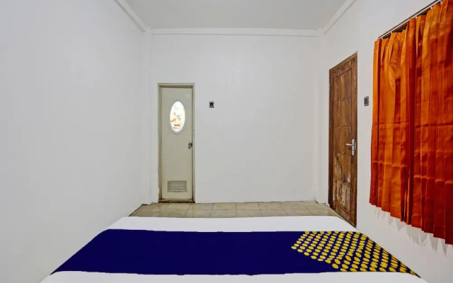 SPOT ON 92452 Griya Sandi Residence Family NearPantai Boom