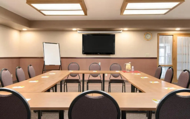 Days Inn & Suites - Thunder Bay