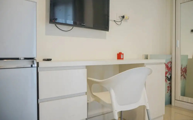 Minimalist Pool View Low Rise Studio @ Paramount Skyline Apartment – Guest Rooms – Tangerang