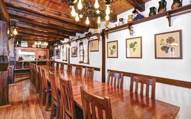 Awesome Home in Jastrebarsko With 6 Bedrooms and Wifi