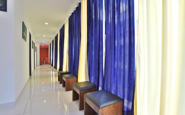 OYO 30540 Hotel Infinity