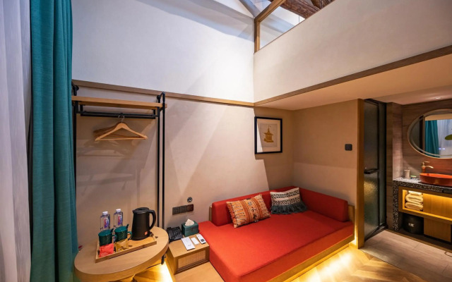 Qiuguo Hutong Courtyard Hotel